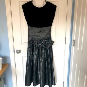 prom dress black velvet and dark grey Size 5/6